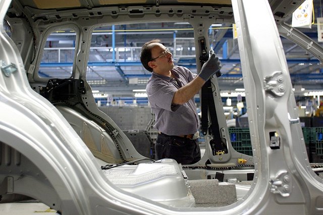 Ford начал выпуск автомобилей с российскими двигателями