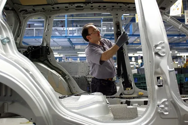 Ford начал выпуск автомобилей с российскими двигателями