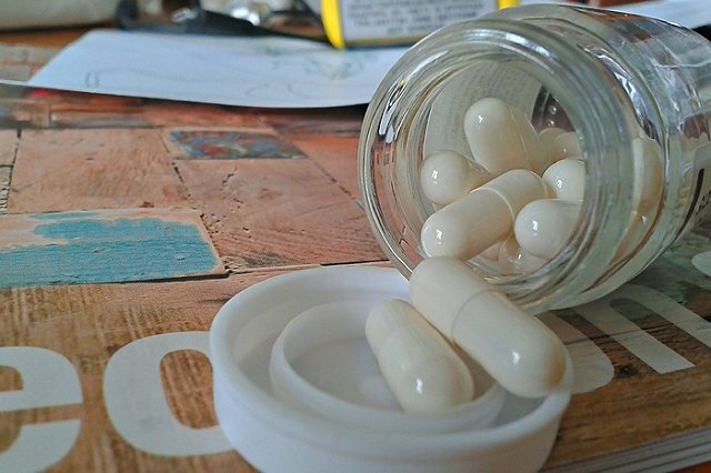 «Такой бардак был всегда. Просроченные препараты перед проверкой сразу прячут»