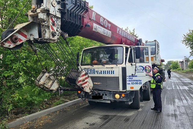 В Свердловской области кран насмерть задавил женщину