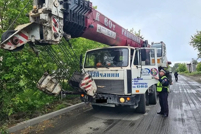 В Свердловской области кран насмерть задавил женщину