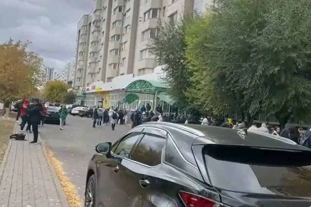 В Астане россияне штурмуют центры обслуживания населения ради документов