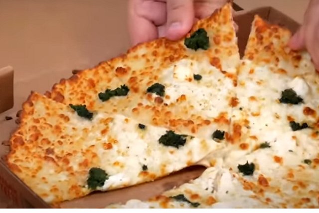 В Екатеринбурге женщина устроила дебош из-за места на мягком диване в кафе