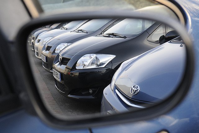 Автосалоны отменяют все бонусные программы и готовят повышение цен