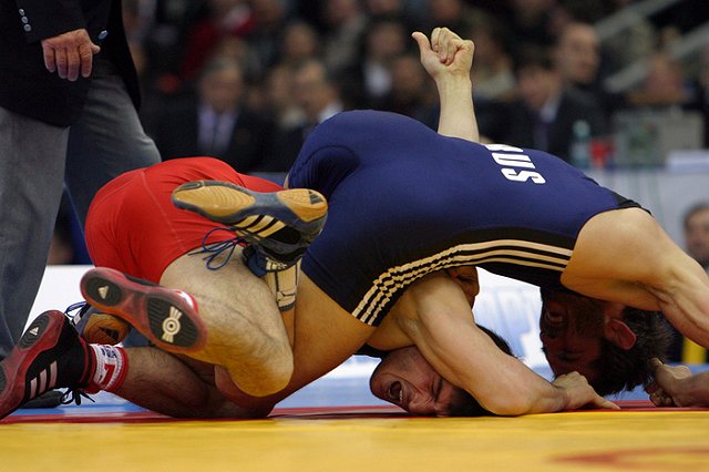 Российские борцы завоевали два «золота» на ЧЕ по вольной борьбе