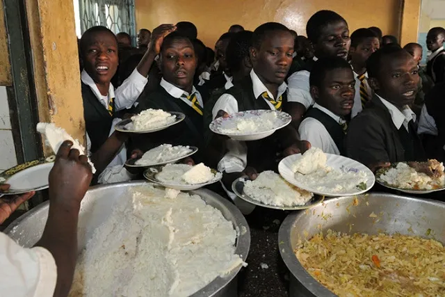 Власти подсчитали, сколько и чего съедает за год средний россиянин