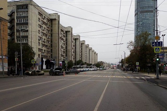 На Малышева — Мамина-Сибиряка столкнулись 3 машины