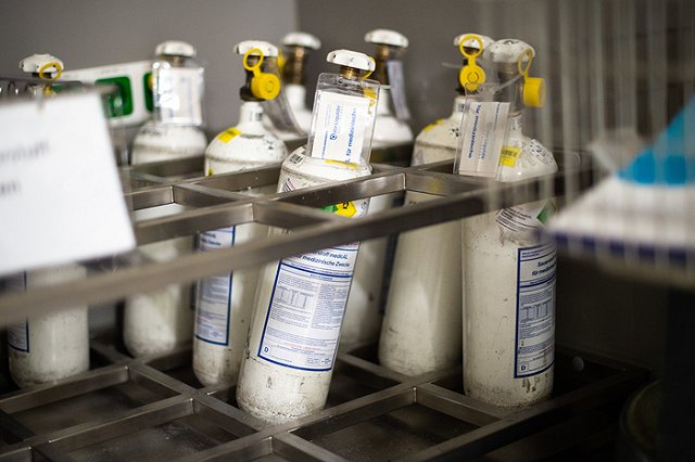 В свердловских больницах ведется работа по подведению к койкам кислорода