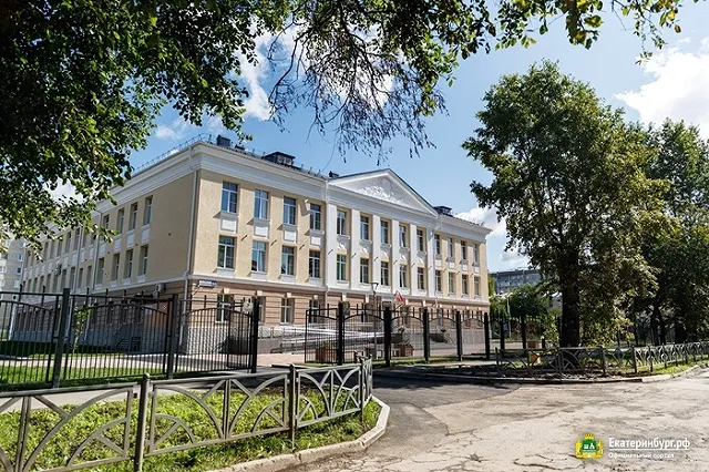 Мишустин упростил выпускные экзамены школьникам из-за коронавируса