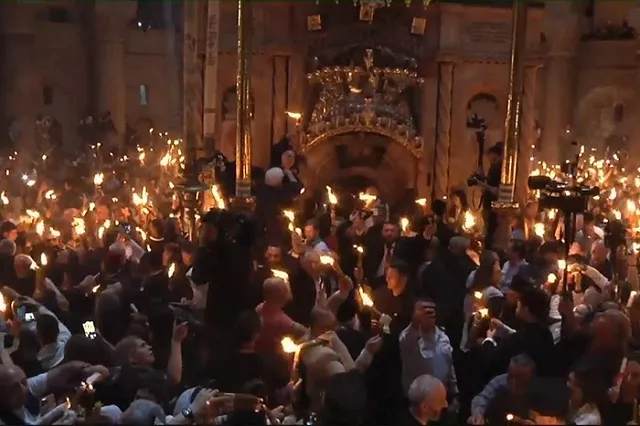 «Прихожанин обязан». Пожарные научили свердловчан правильно держать свечу