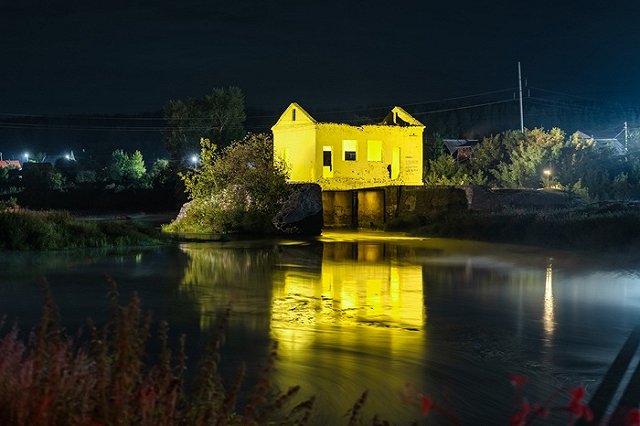 Арт-объект из «руины» от STENOGRAFFIA появился в свердловском селе