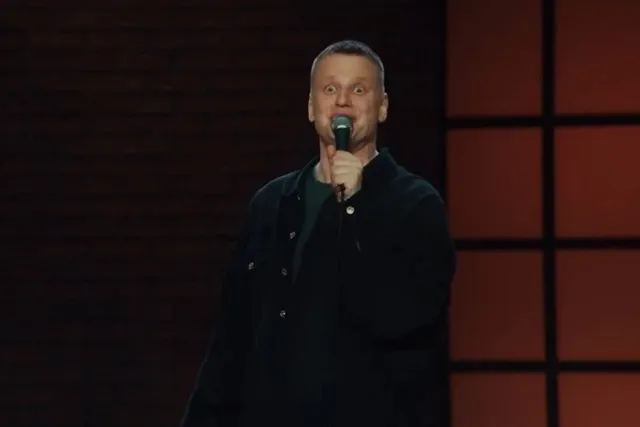 В Минске судят комика Славу Комиссаренко