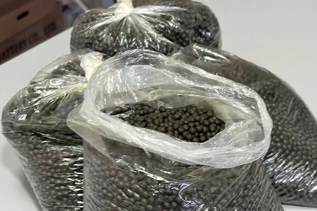 Таможенники Кольцово рассказали, сколько насвая задержали с начала этого года