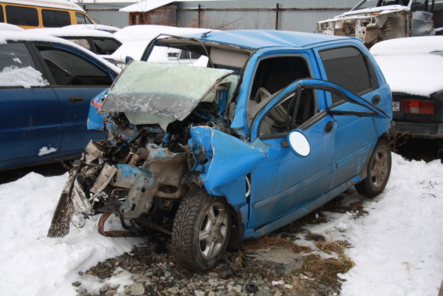Злостная 20-летняя нарушительница на маленькой Chery QQ протаранила &quot;Газель&quot;
