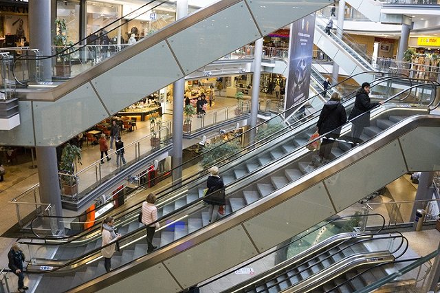 В России посещаемость торговых центров достигла минимумов