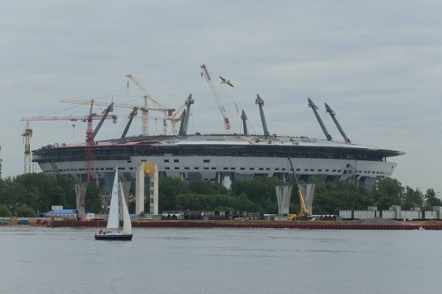 Выдвижное футбольное поле в Петербурге оказалось непригодным