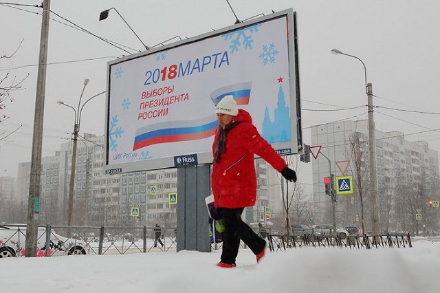 Кандидат в президенты привез в ЦИК вместо подписей чистые листы