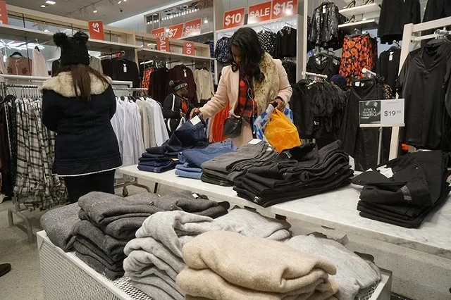 Роспотребнадзор подготовил покупателей к новогодним распродажам