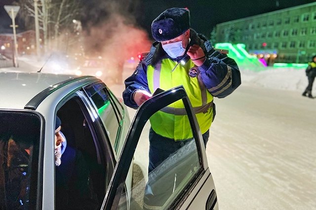 Екатеринбуржец отправился в колонию за попытку дать взятку
