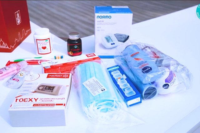 В Москве пенсионерам стали предлагать за вакцинацию 10 тыс. рублей вместо подарочного набора