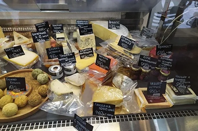 В Екатеринбурге уничтожили 300 кг французского сыра и испанского хамона