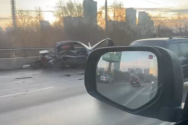 На Уктусе главная улица встала в трёхкилометровую пробку