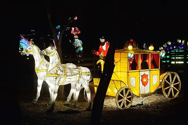 Фестиваль «Королевство волшебных огней» открылся в Парке Маяковского. ФОТОРЕПОРТАЖ