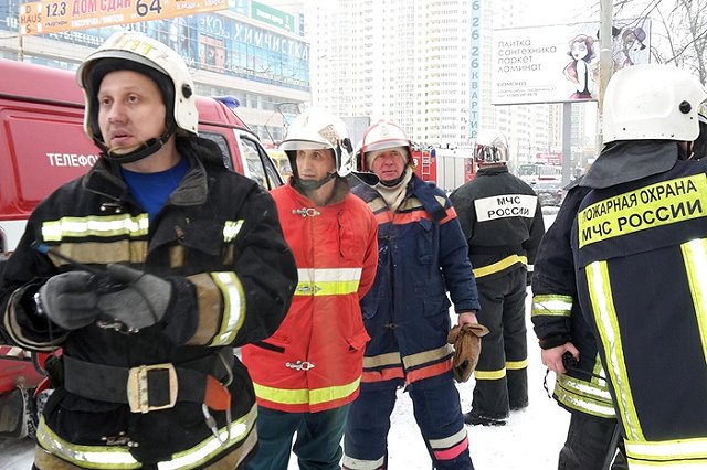 Три человека пострадали при пожаре на неработающей заправке в Екатеринбурге