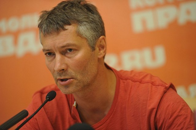 Мэр Екатеринбурга назвал нарисовавших Сталина на покеболе дебилами