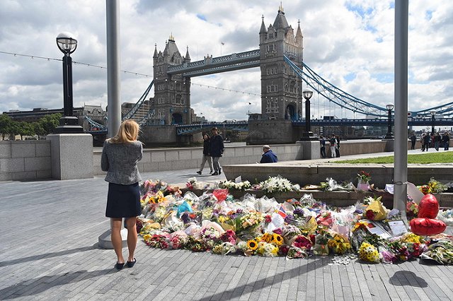 Партия Терезы Мэй потеряла большинство в парламенте