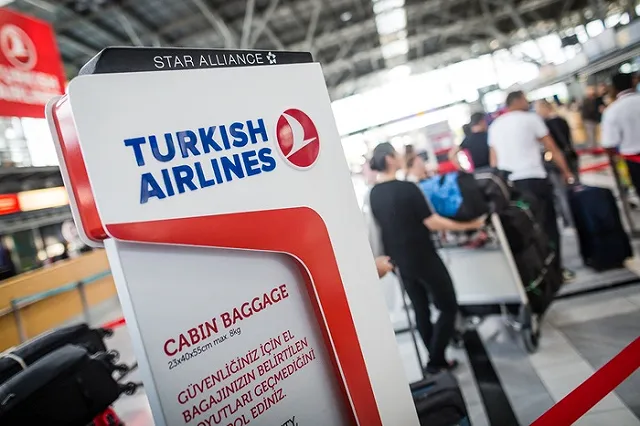 В Анаталье российские туристы отказались лететь на неисправном самолете