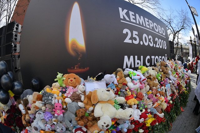 Уральский спасатель отдаст свою награду арестованному в Кемерове пожарному