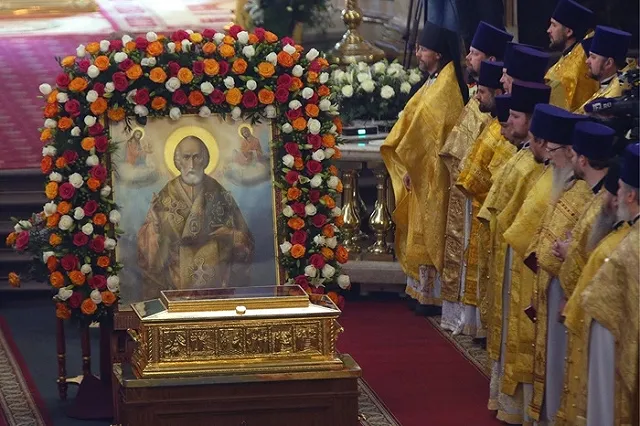 Рецидивист, который тяжело заболел после кражи иконы, стал в колонии иконописцем