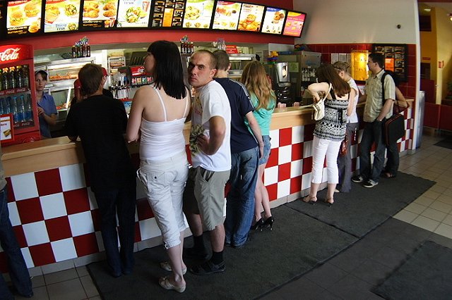 Свердловский Роспотребнадзор выступил против открытия кафе и ресторанов