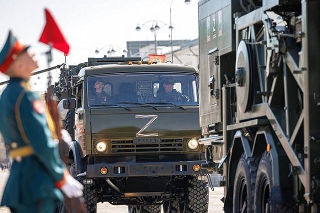 Центр Екатеринбурга перекрыли из-за военных