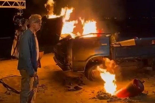 Актёр из Екатеринбурга Сергей Светлаков поджёг машину