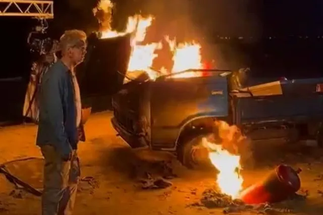 Актёр из Екатеринбурга Сергей Светлаков поджёг машину