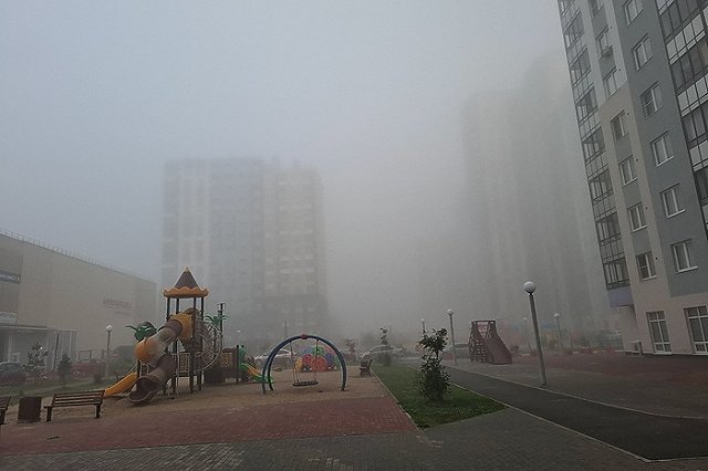 «Будто в фильм ужасов попал»: Екатеринбург утонул в тумане — фото