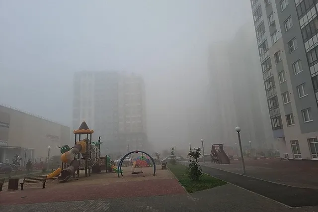 «Будто в фильм ужасов попал»: Екатеринбург утонул в тумане — фото
