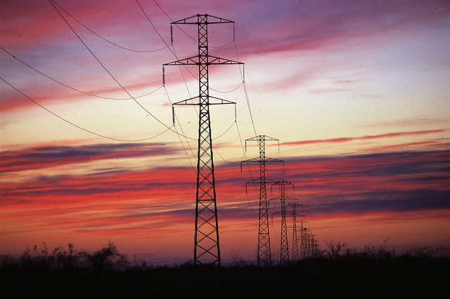 Последствия энергоаварий, вызванных грозой, устраняют в Свердловской области