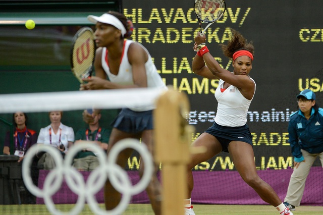 Шарапова раскритиковала Тарпищева за шутку в адрес сестер Уильямс