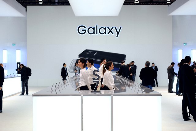 Во Флориде сгорел джип с оставленным на зарядке Galaxy Note7