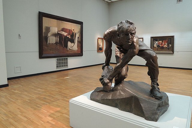 В Киеве снесли пролетарский булыжник