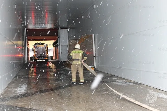 Что случилось? К «Екатеринбург Арене» стянулись пожарные машины