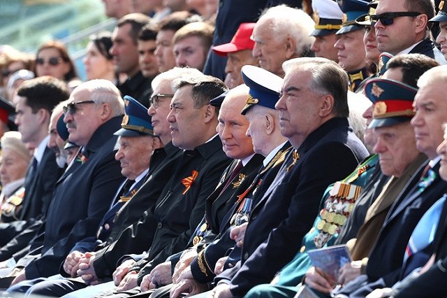 В Сети показали снайперов, охраняющих в Москве парад победы