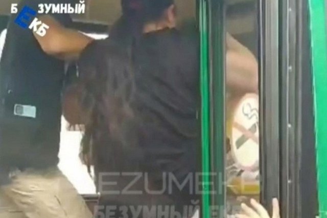 На Елизавете в автобусе подрались кондуктор и пассажирка