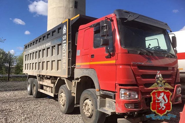 В Богдановиче задержали во время движения пьяного водителя грузовика