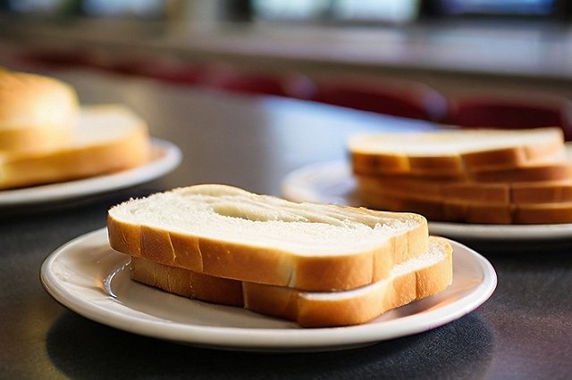 В российских магазинах не продали более 47 тысяч банок икры