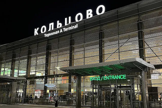 Аэропорт Кольцово перестал принимать самолёты из-за беспилотной опасности