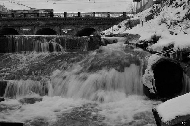 Рабочие на следующей неделе начнут чистить водную гладь Исети